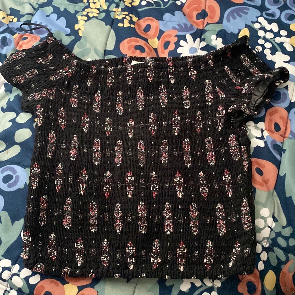black scrunch crop top